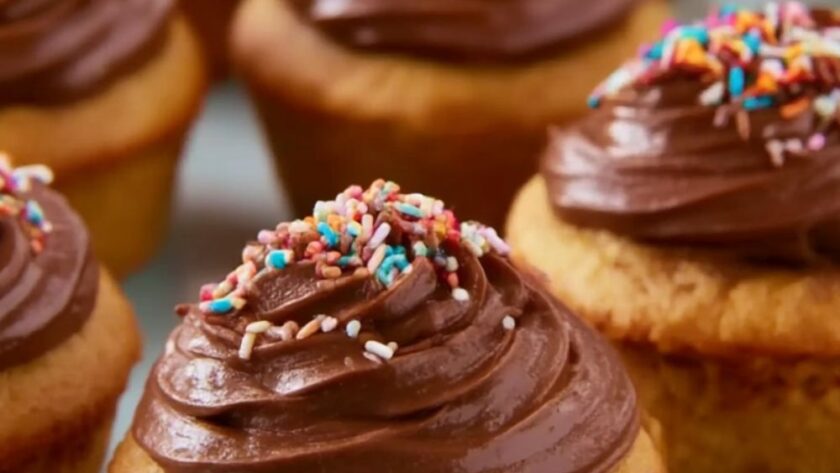 Mini Pumpkin Cupcakes with Chocolate Frosting Recipe